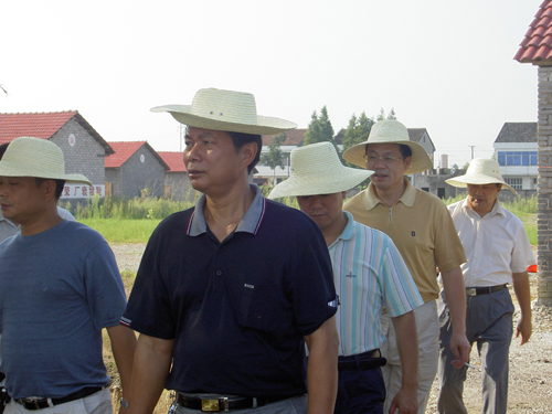 员吴官保带领烟花处李金明副处长,范灿文在常德市安监局胡天保副局长