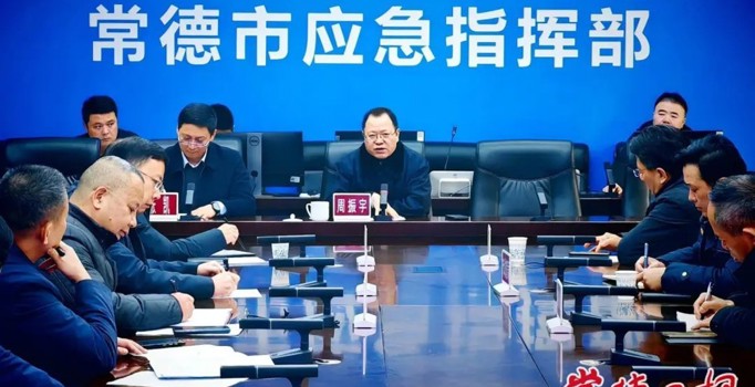 周振宇调度应对低温雨雪冰冻天气工作