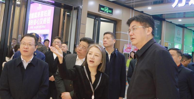 罗毅君周振宇督导检查安全生产、市场供应、公共安全工作