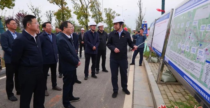 周振宇调度宜常铁路建设工作